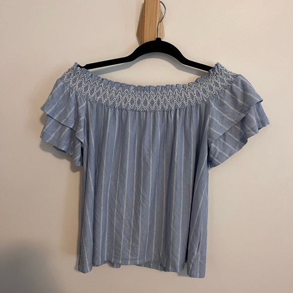 3/$20 ☀️ AE Off the Shoulder Shirt - Small - Picture 1 of 5